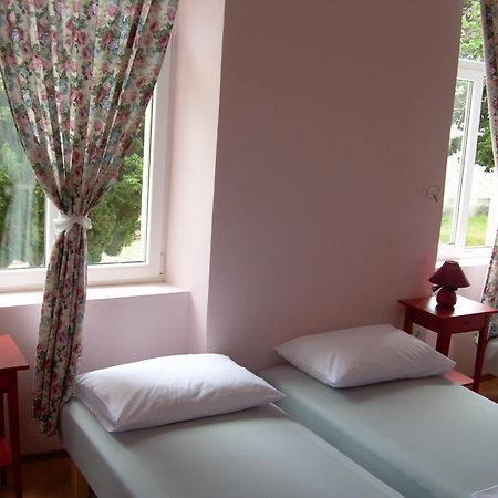 Phara Hostel Gdinj Buitenkant foto