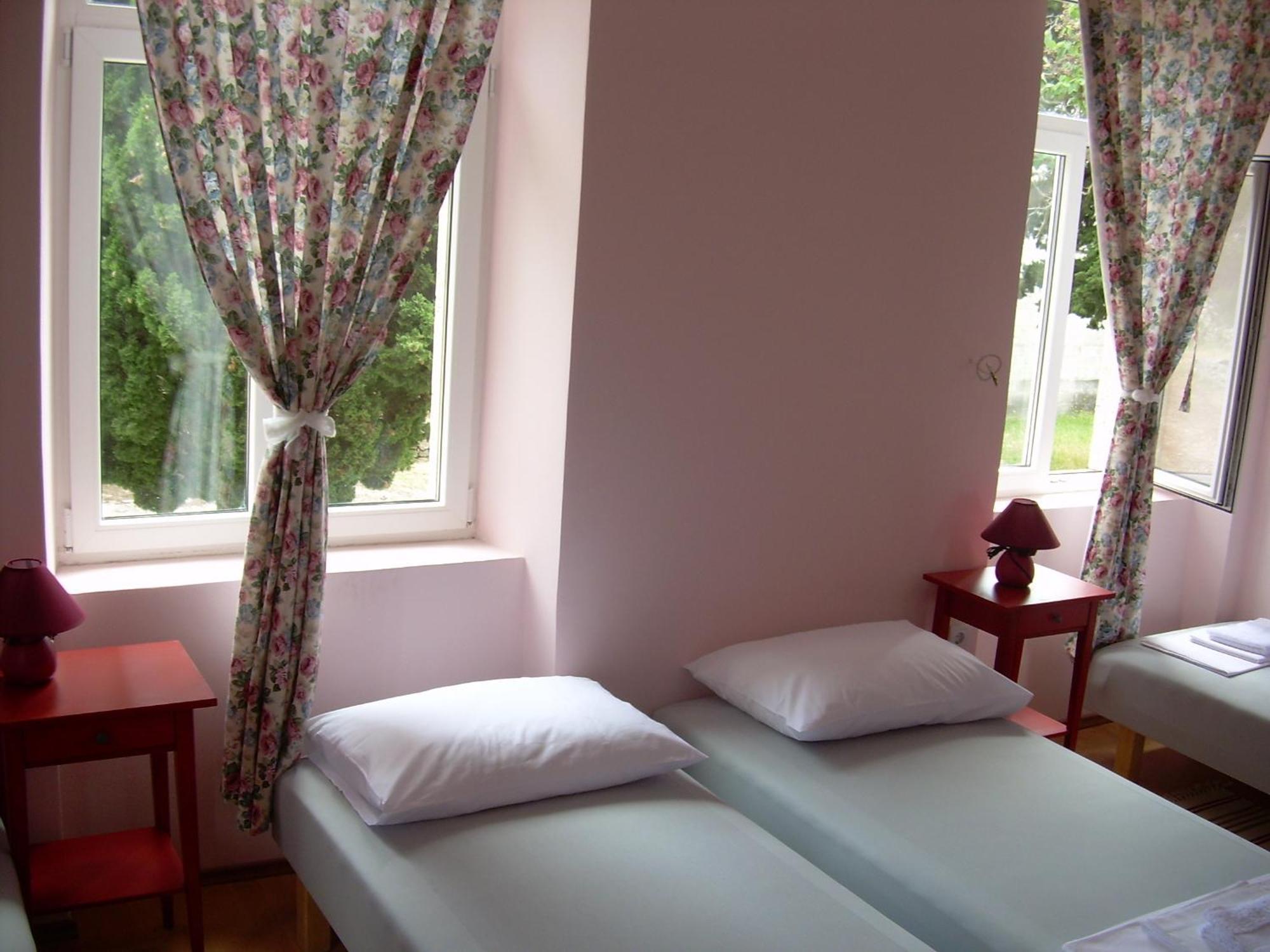Phara Hostel Gdinj Buitenkant foto
